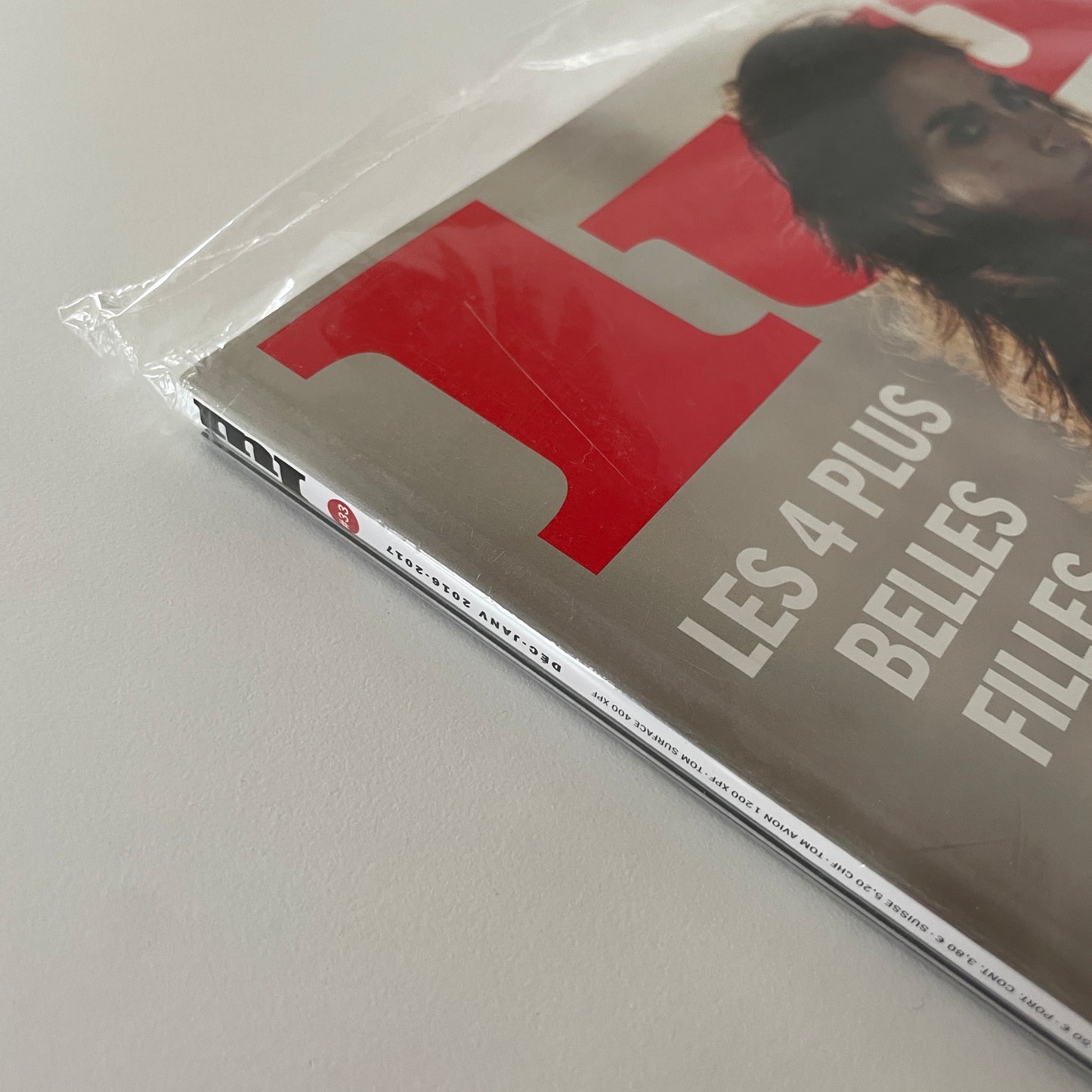 Lui 2016 December / 2017 January - Hilary Rhoda