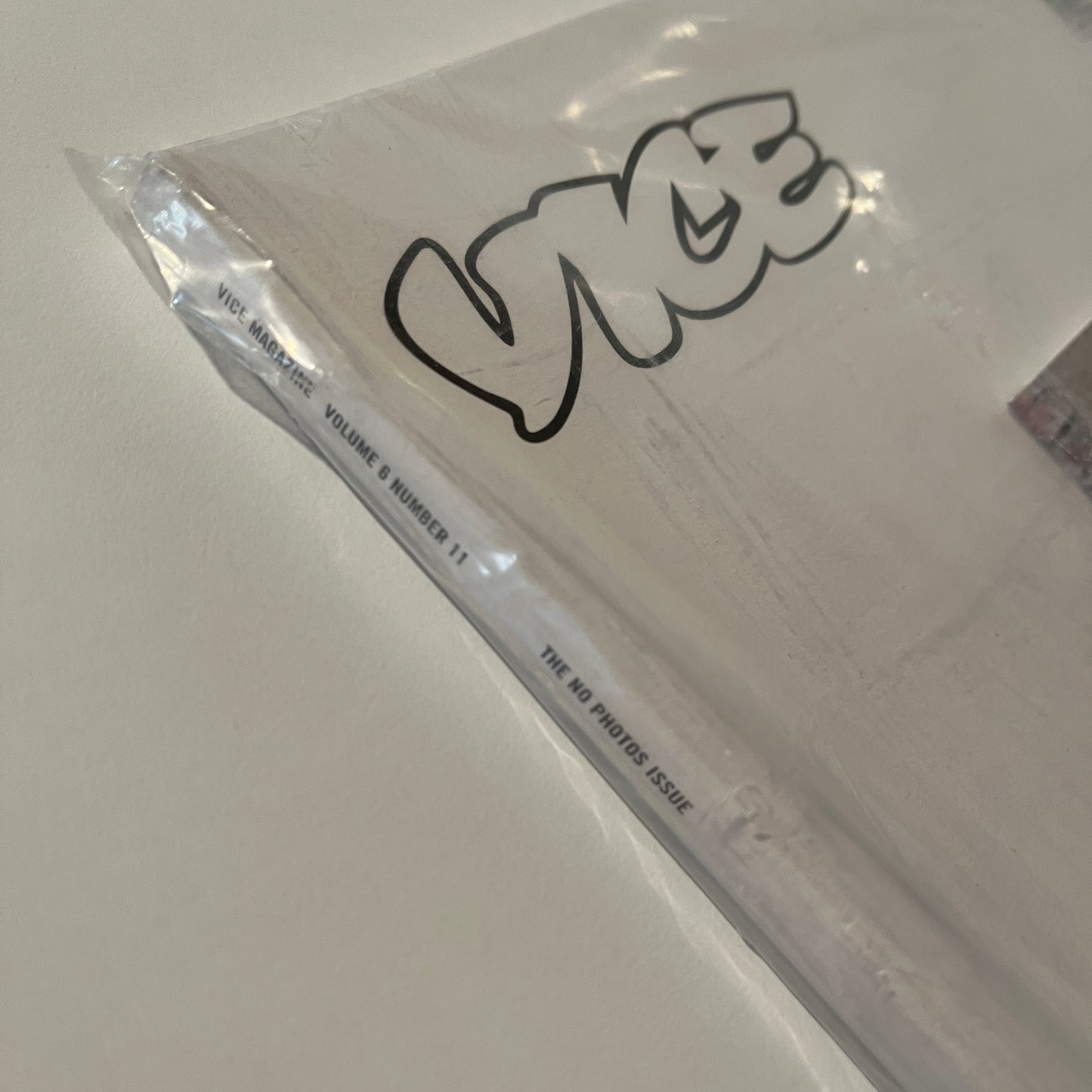 Vice UK - VOLUME 6 ISSUE 11