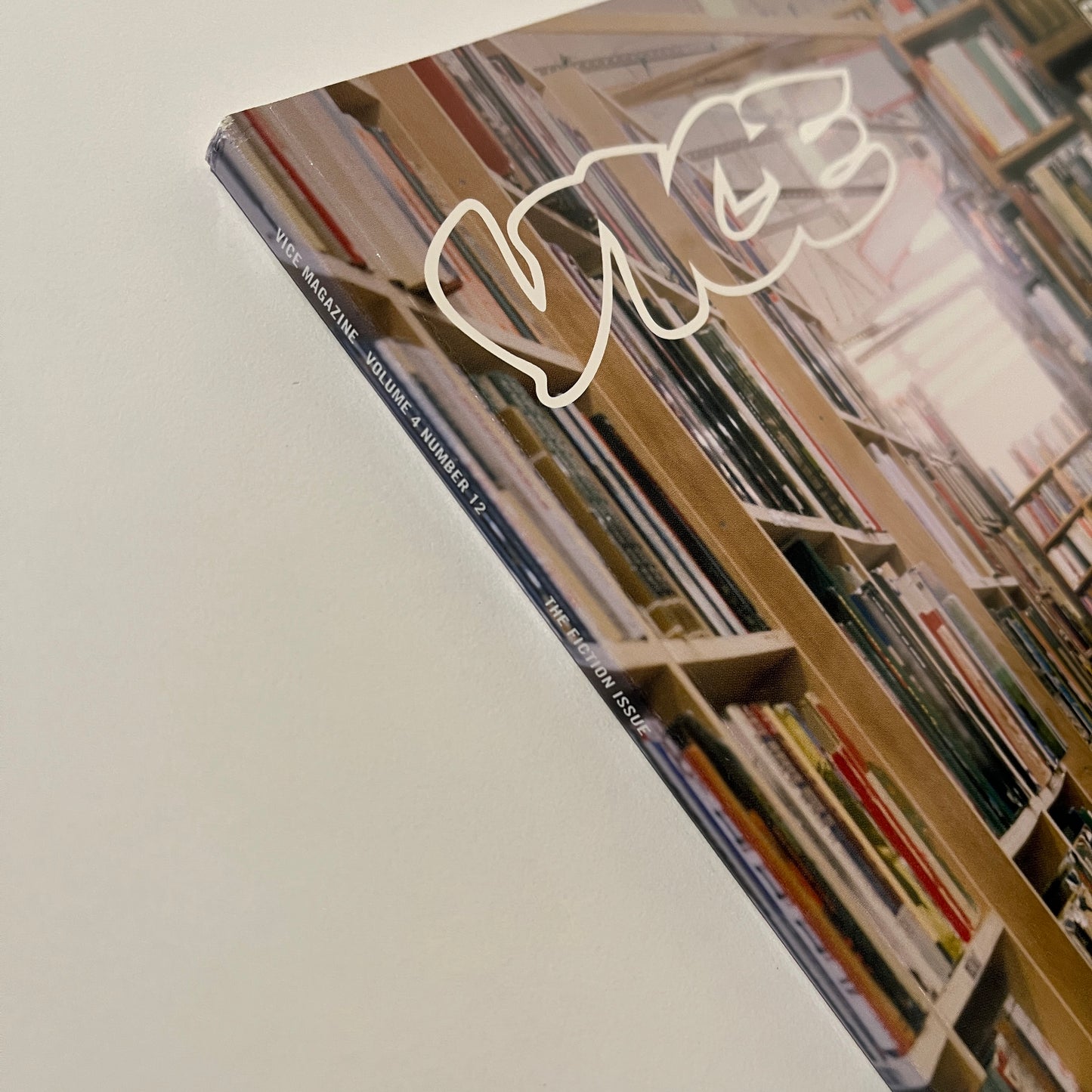 Vice UK - VOLUME 4 ISSUE 12