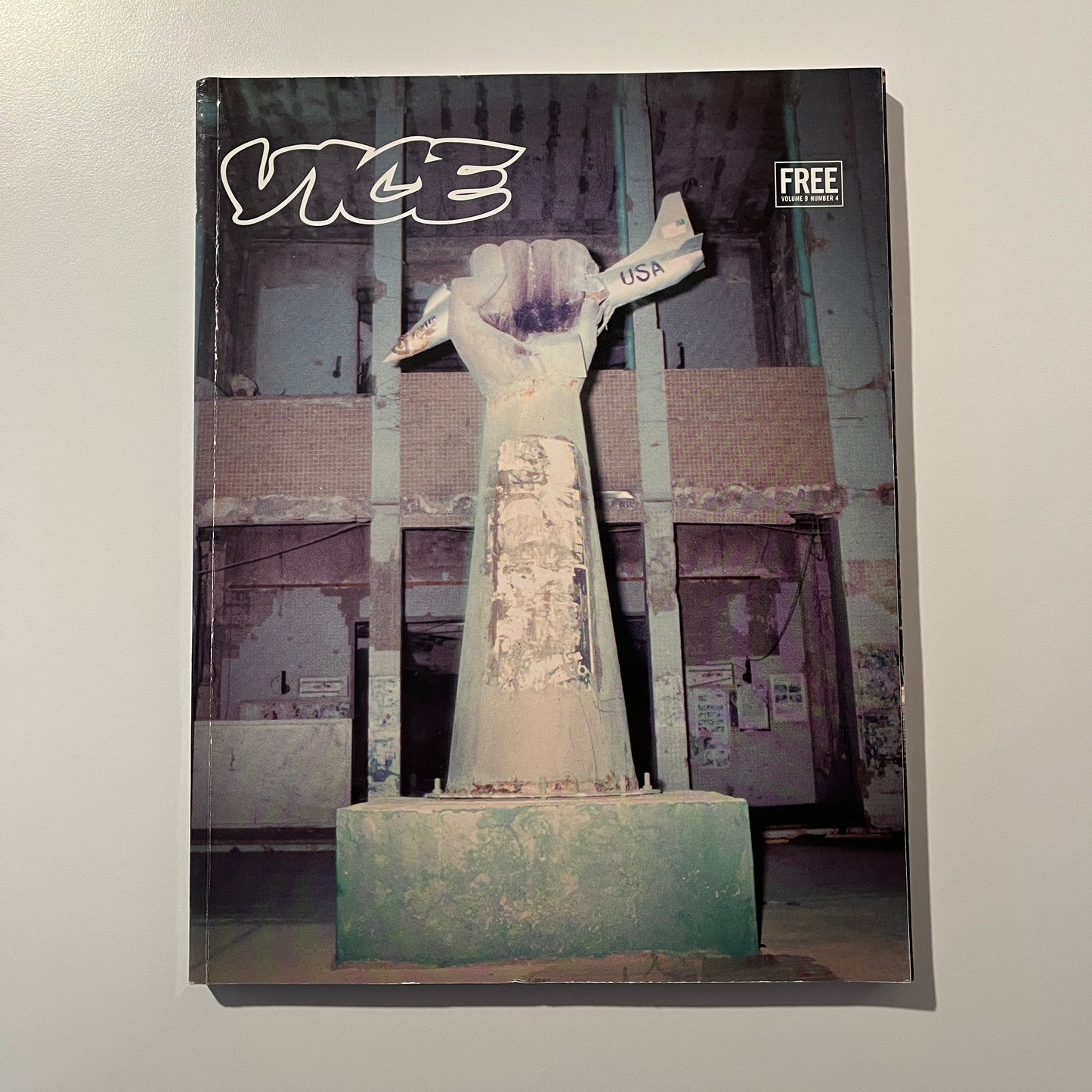 Vice UK - VOLUME 9 ISSUE 4