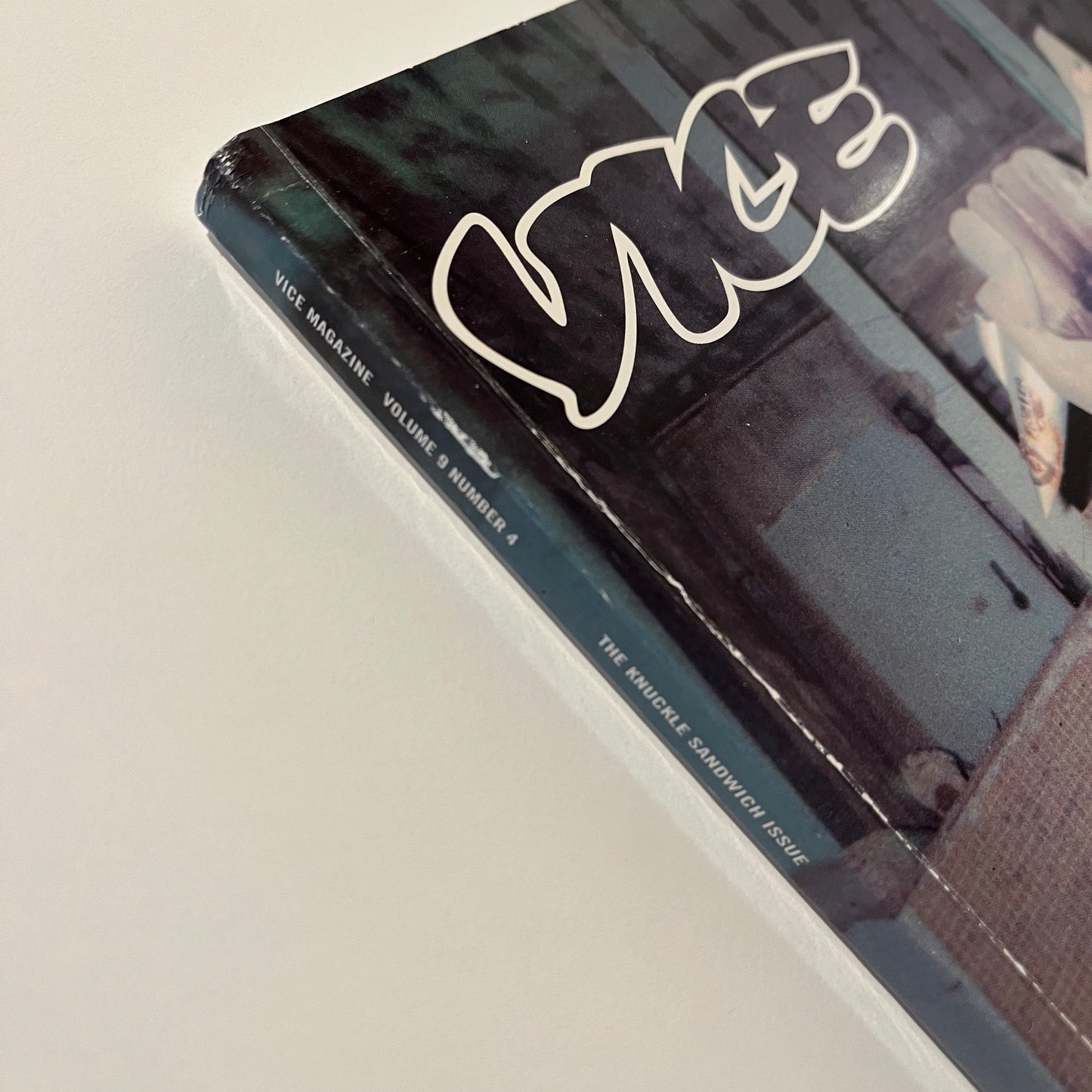 Vice UK - VOLUME 9 ISSUE 4