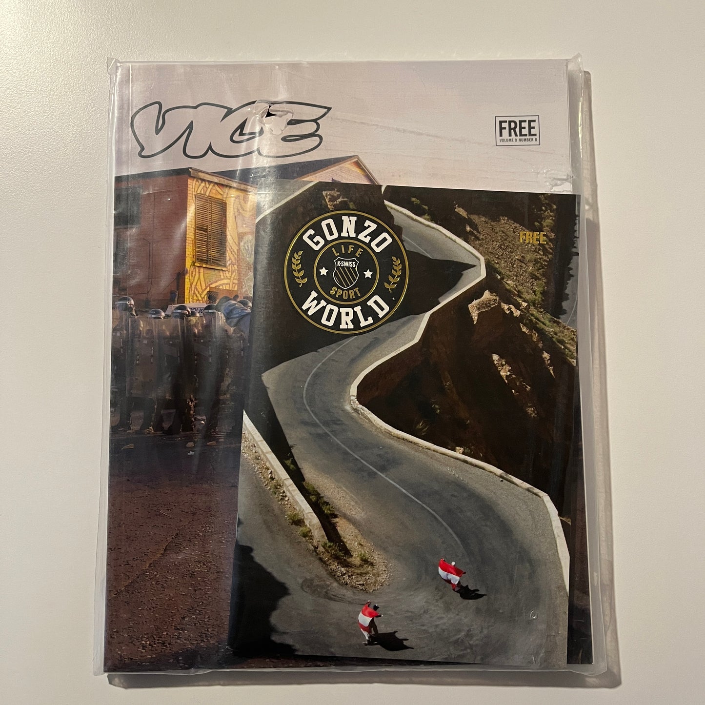 Vice UK - VOLUME 9 ISSUE 8