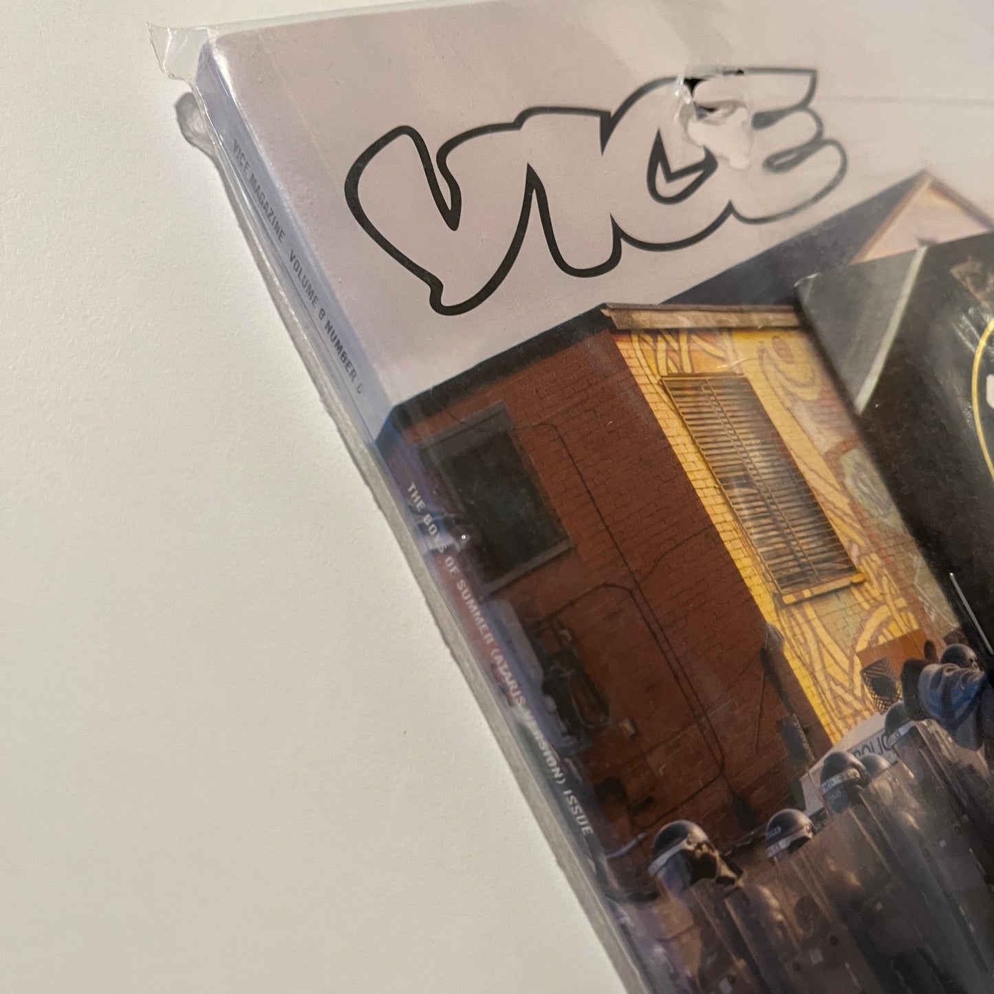Vice UK - VOLUME 9 ISSUE 8