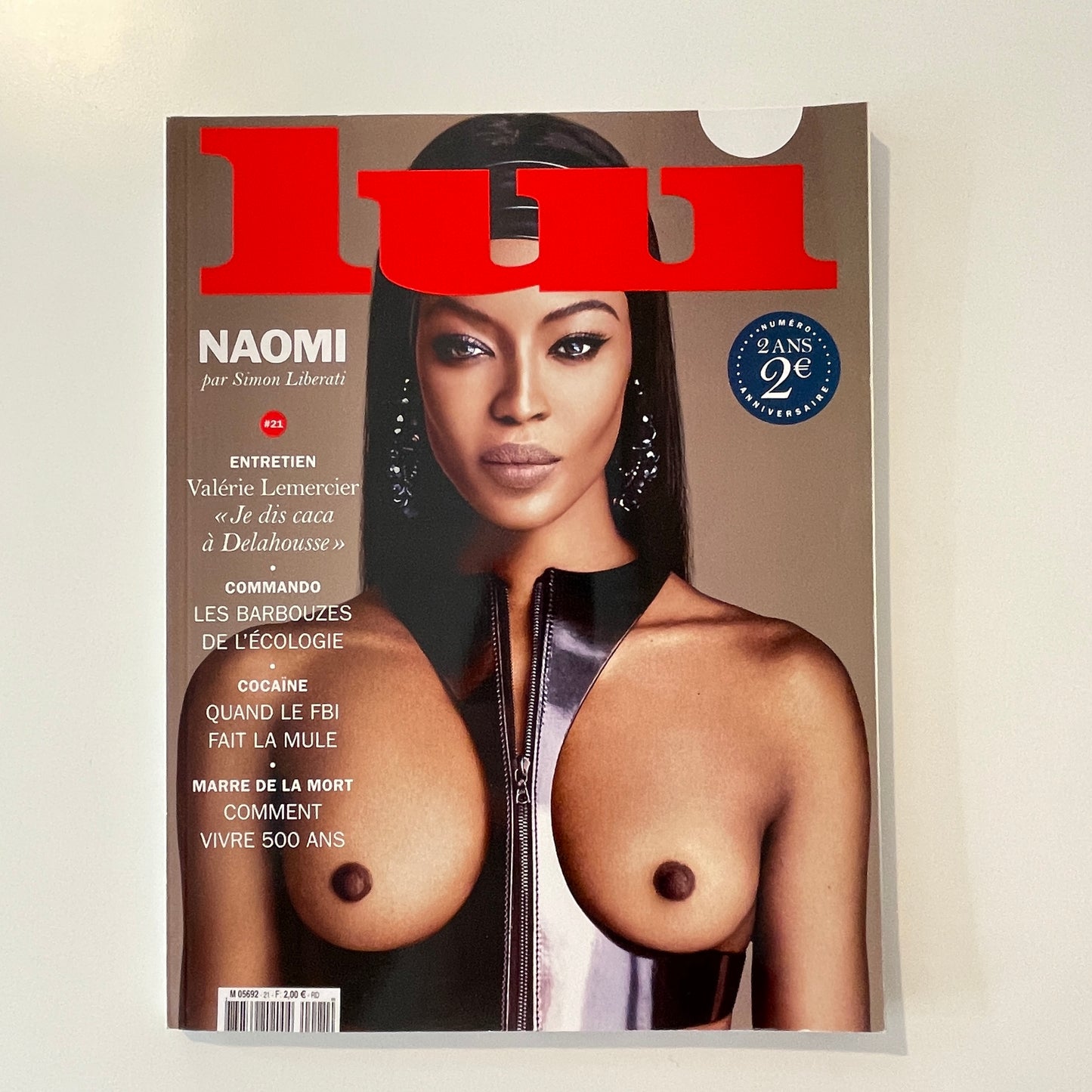 Lui October 2015 - Naomi Campbell